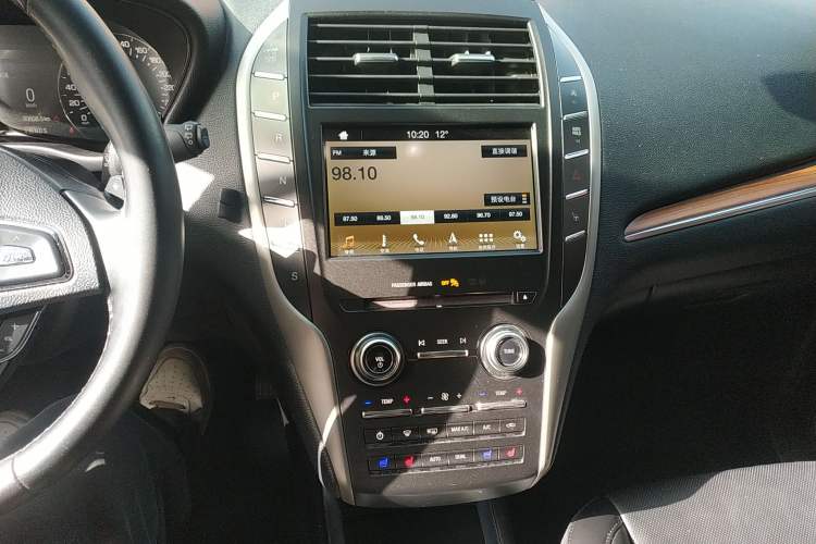 Used Lincoln MKC 2019 2.0T Four-Wheel Drive Luxury Edition China VI Standard Audio And AC Panel