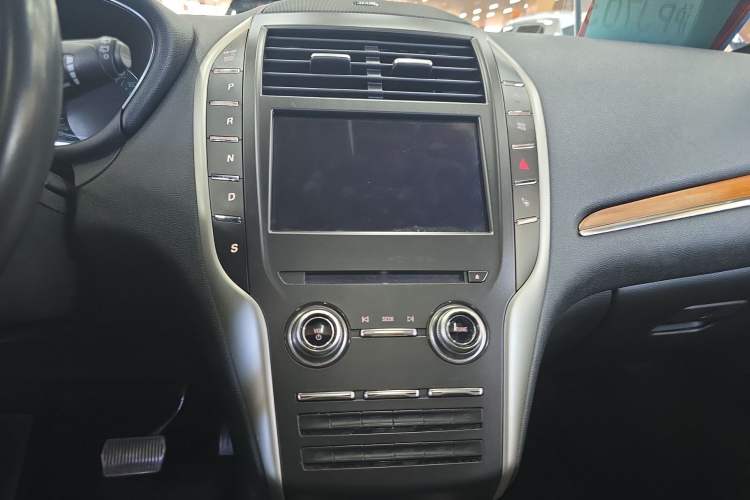 Used Lincoln MKC 2019 2.0T Two-Wheel Drive Zunya Version China VI Standard Audio And AC Panel