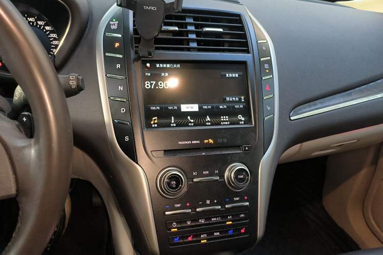 Used Lincoln MKC 2019 2.0T Two-Wheel Drive Zunya Version China VI Standard Audio And AC Panel
