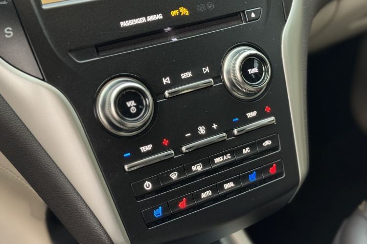 Used Lincoln MKC 2019 2.0T Four-Wheel Drive Luxury Edition China VI Standard Audio And AC Panel