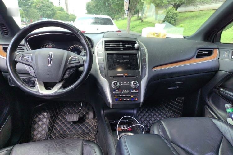 Used Lincoln MKC 2019 2.0T Four-Wheel Drive Prestige Version China V Standard Center Console