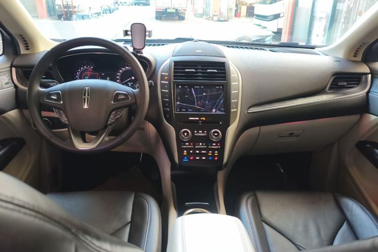 Used Lincoln MKC 2019 2.0T Two-Wheel Drive Zunya Version China VI Standard Center Console