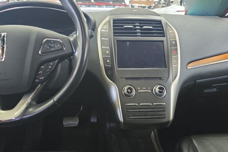 Used Lincoln MKC 2019 2.0T Two-Wheel Drive Zunya Version China VI Standard Center Console