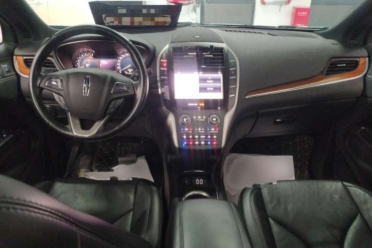 Used Lincoln MKC 2019 2.0T Two-Wheel Drive Zunya Version China VI Standard Center Console