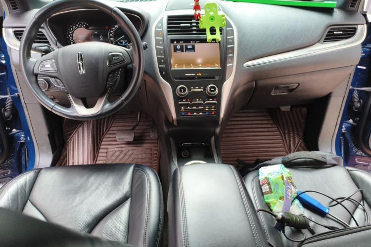 Used Lincoln MKC 2019 2.0T Two-Wheel Drive Zunya Version China VI Standard Center Console