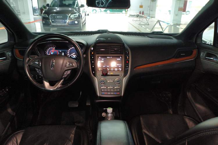 Used Lincoln MKC 2019 2.0T Two-Wheel-Drive Zunya Version China V Emission Standard Center Console