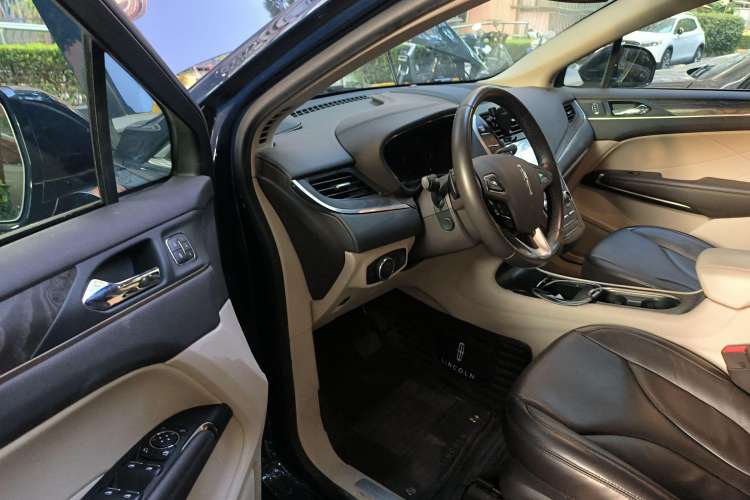 Used Lincoln MKC 2019 2.0T Two-Wheel Drive Zunya Version China VI Standard Driver Seat