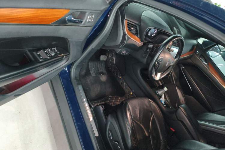 Used Lincoln MKC 2019 2.0T Two-Wheel-Drive Zunya Version China V Emission Standard Driver Seat