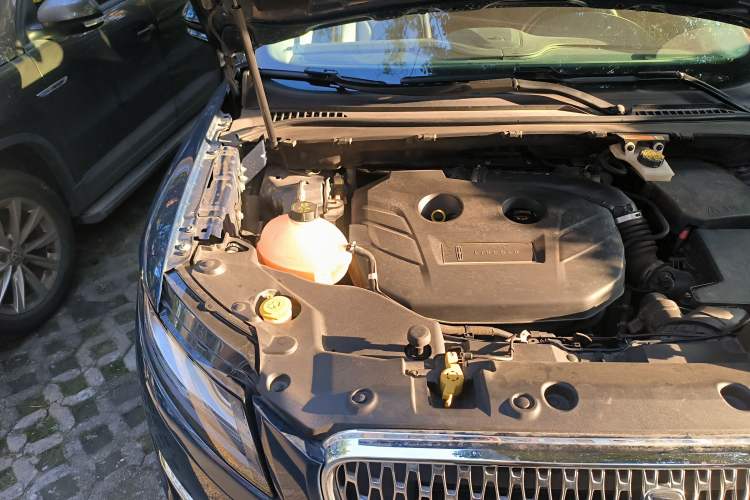 Used Lincoln MKC 2019 2.0T Two-Wheel Drive Zunya Version China VI Standard Engine Bay Right
