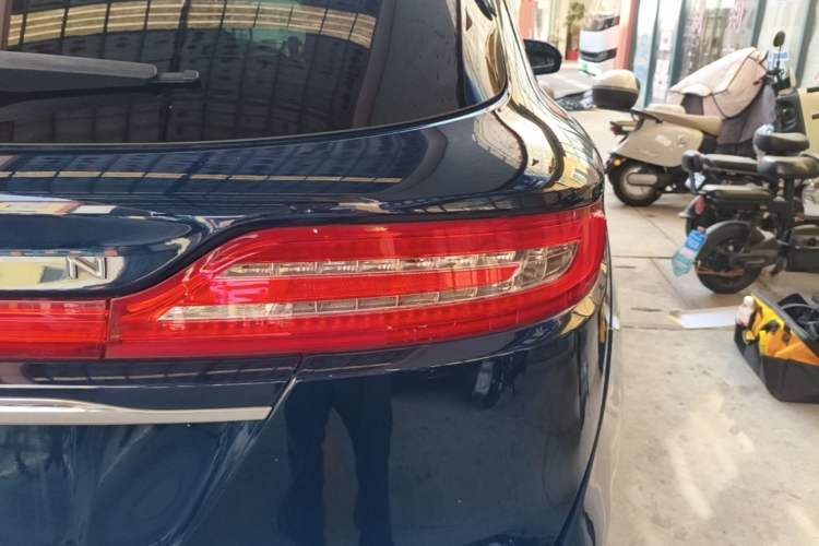 Used Lincoln MKC 2019 2.0T Two-Wheel Drive Zunya Version China VI Standard Exterior 3