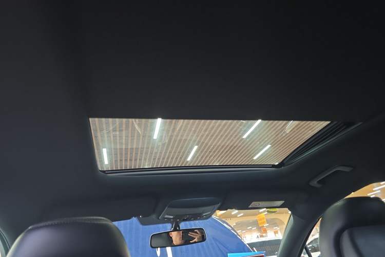 Used Lincoln MKC 2019 2.0T Two-Wheel Drive Zunya Version China VI Standard Headliner