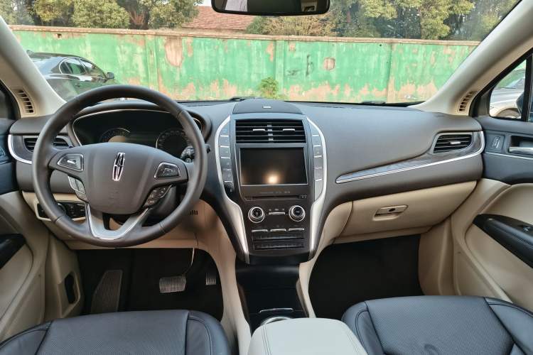 Used Lincoln MKC 2019 2.0T Two-Wheel Drive Zunya Version China VI Standard Interior 1
