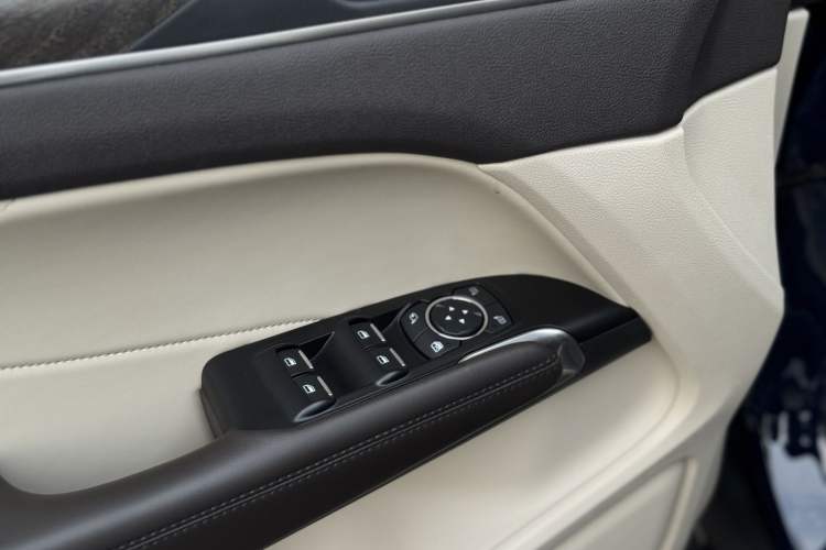 Used Lincoln MKC 2019 2.0T Four-Wheel Drive Luxury Edition China VI Standard Interior 10