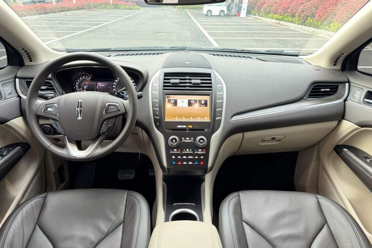Used Lincoln MKC 2019 2.0T Four-Wheel Drive Luxury Edition China VI Standard Interior 2