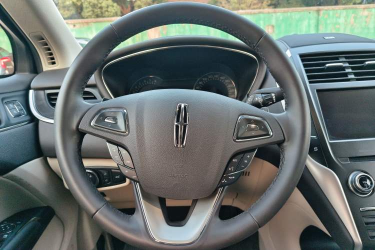 Used Lincoln MKC 2019 2.0T Two-Wheel Drive Zunya Version China VI Standard Interior 2