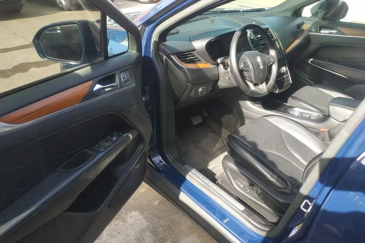 Used Lincoln MKC 2019 2.0T Four-Wheel Drive Luxury Edition China VI Standard Interior 3