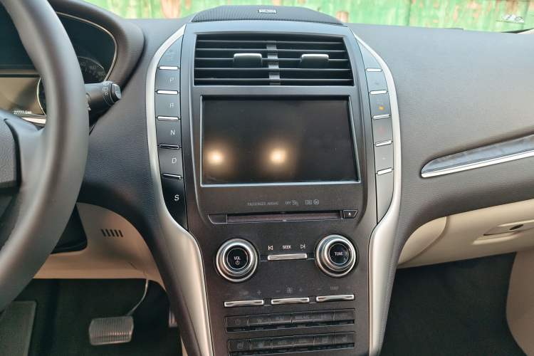 Used Lincoln MKC 2019 2.0T Two-Wheel Drive Zunya Version China VI Standard Interior 3