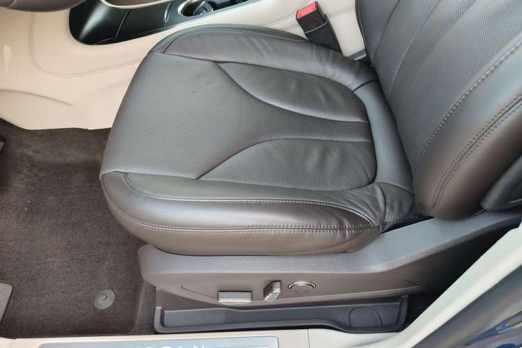 Used Lincoln MKC 2019 2.0T Two-Wheel Drive Zunya Version China VI Standard Interior 5