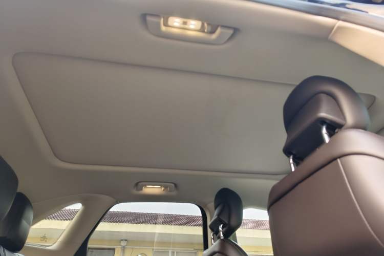 Used Lincoln MKC 2019 2.0T Two-Wheel Drive Zunya Version China VI Standard Interior 6