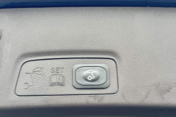 Used Lincoln MKC 2019 2.0T Four-Wheel Drive Luxury Edition China VI Standard Interior 8