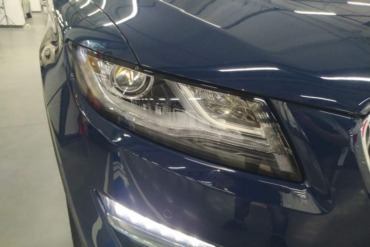 Used Lincoln MKC 2019 2.0T Two-Wheel Drive Zunya Version China VI Standard Right Front Headlight