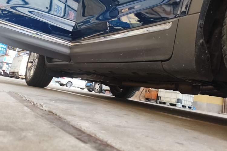 Used Lincoln MKC 2019 2.0T Two-Wheel Drive Zunya Version China VI Standard Right Side Sill
