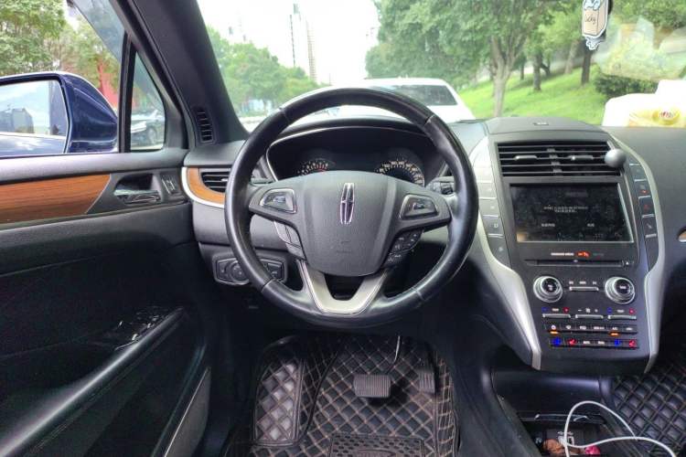 Used Lincoln MKC 2019 2.0T Four-Wheel Drive Prestige Version China V Standard Steering Wheel
