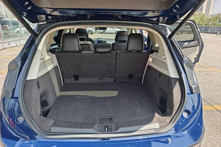 Used Lincoln MKC 2019 2.0T Four-Wheel Drive Luxury Edition China VI Standard Trunk