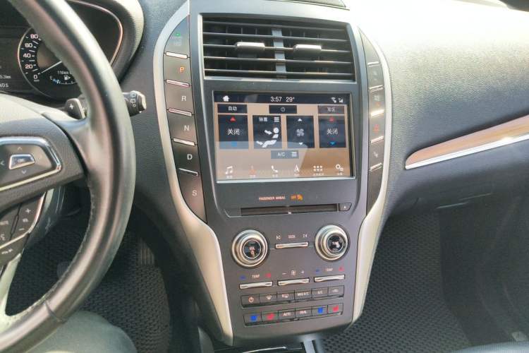 Used Lincoln MKC 2019 2.0T Two-Wheel Drive Zunya Version China VI Standard Audio And AC Panel