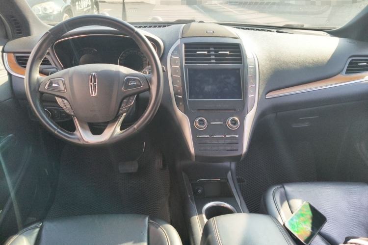 Used Lincoln MKC 2019 2.0T Two-Wheel Drive Zunya Version China VI Standard Center Console