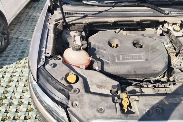 Used Lincoln MKC 2019 2.0T Two-Wheel Drive Zunya Version China VI Standard Engine Bay Right