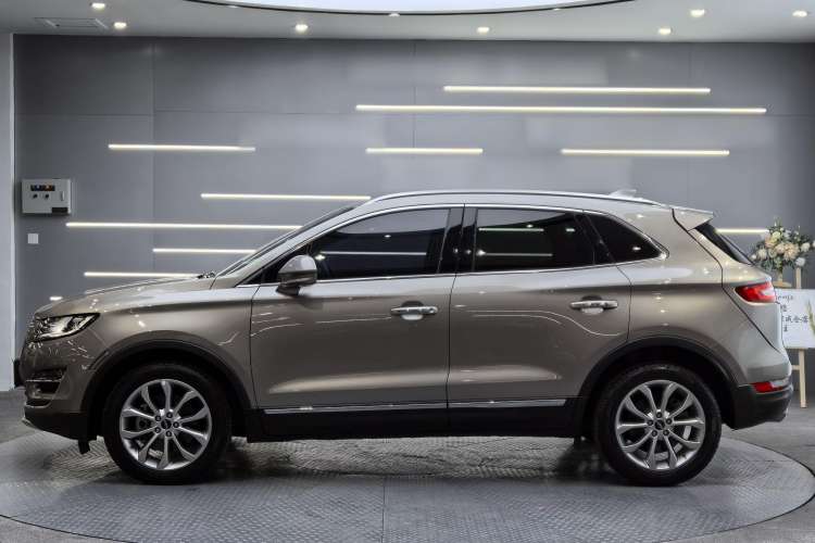 Used Lincoln MKC 2019 2.0T Two-Wheel Drive Zunya Version China VI Standard Exterior 2