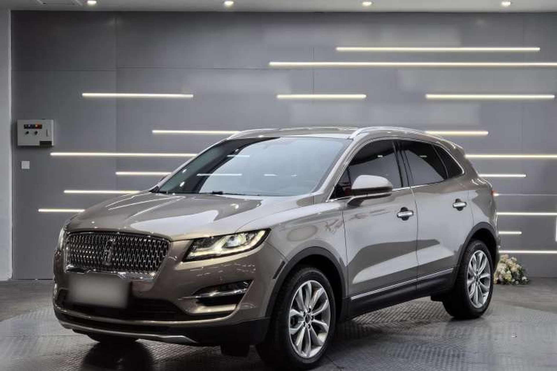 Used Lincoln MKC 2019 2.0T Two-Wheel Drive Zunya Version China VI Standard Front Left 45 Deg