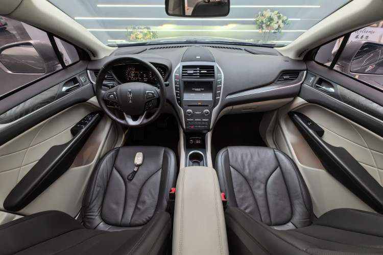 Used Lincoln MKC 2019 2.0T Two-Wheel Drive Zunya Version China VI Standard Interior 1
