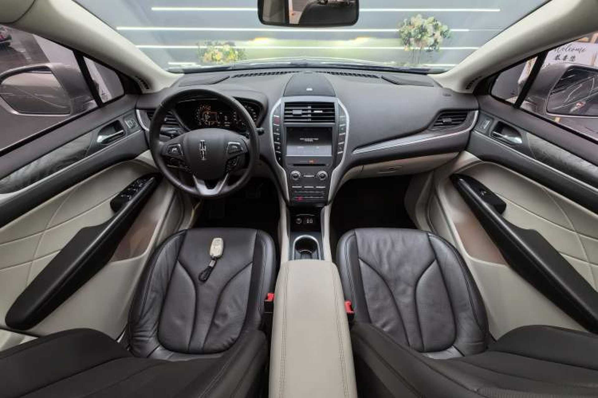 Used Lincoln MKC 2019 2.0T Two-Wheel Drive Zunya Version China VI Standard Interior 1