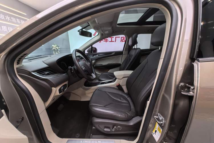 Used Lincoln MKC 2019 2.0T Two-Wheel Drive Zunya Version China VI Standard Interior 2