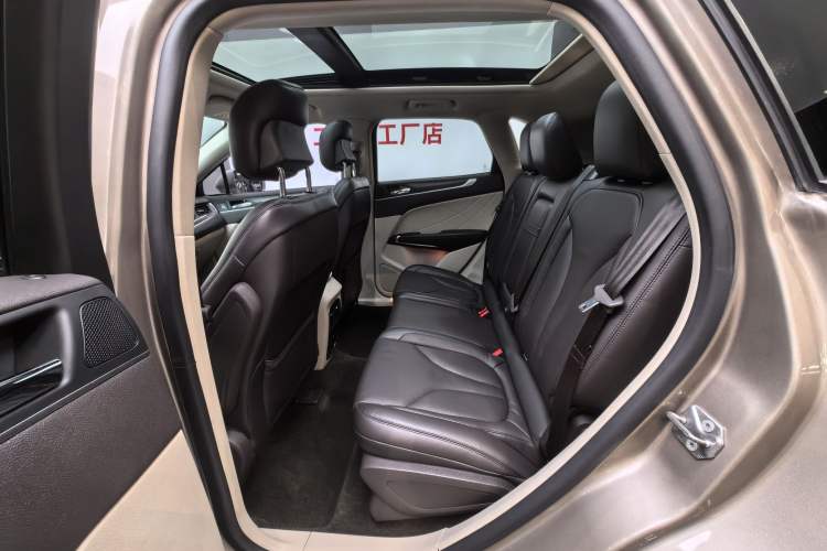 Used Lincoln MKC 2019 2.0T Two-Wheel Drive Zunya Version China VI Standard Interior 3