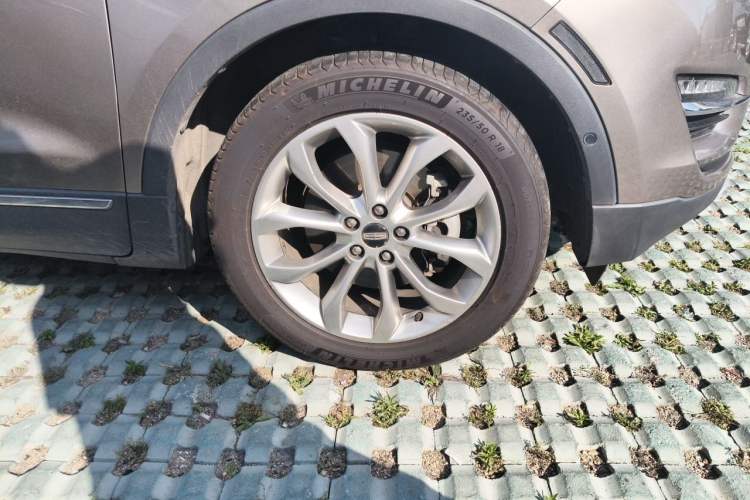 Used Lincoln MKC 2019 2.0T Two-Wheel Drive Zunya Version China VI Standard Right Front Wheel Hub