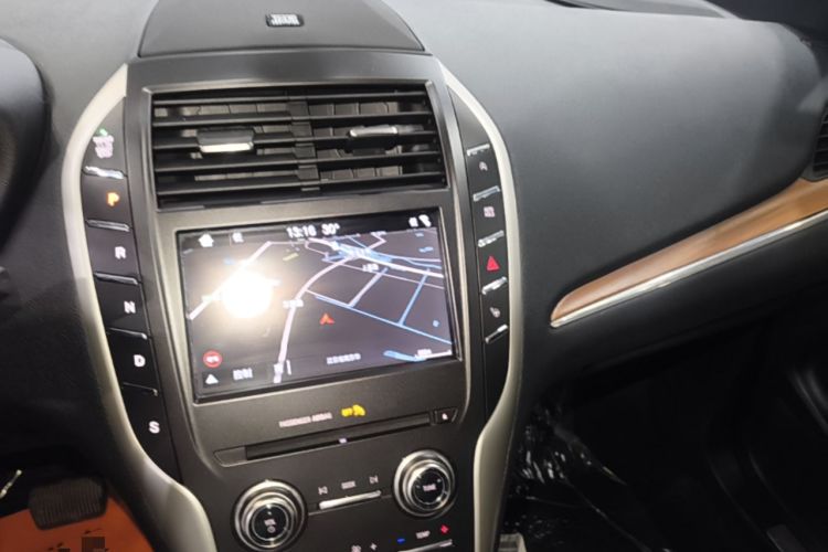 Used Lincoln MKC 2019 2.0T Two-Wheel-Drive Zunya Version China V Emission Standard Audio And AC Panel