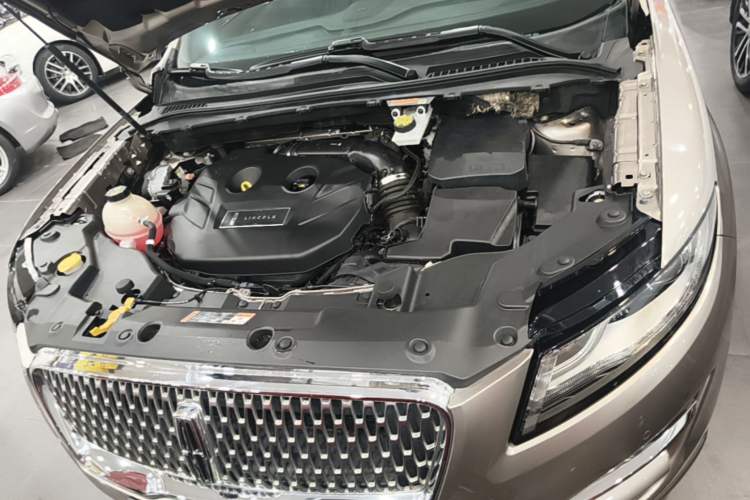 Used Lincoln MKC 2019 2.0T Two-Wheel-Drive Zunya Version China V Emission Standard Engine Bay