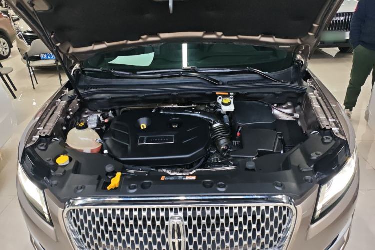Used Lincoln MKC 2019 2.0T Two-Wheel Drive Zunya Version China VI Standard Engine Bay