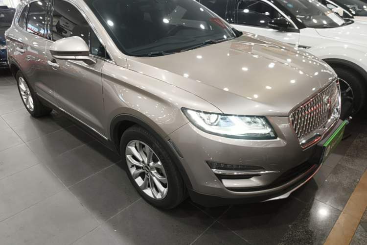 Used Lincoln MKC 2019 2.0T Two-Wheel-Drive Zunya Version China V Emission Standard Front Right 45 Deg