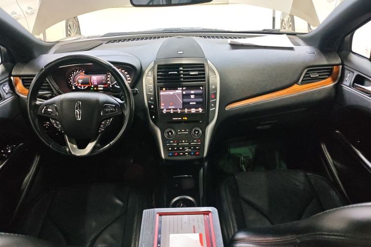 Used Lincoln MKC 2019 2.0T Two-Wheel Drive Zunya Version China VI Standard Interior 2