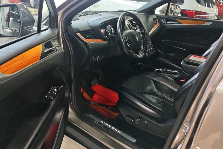 Used Lincoln MKC 2019 2.0T Two-Wheel Drive Zunya Version China VI Standard Interior 3