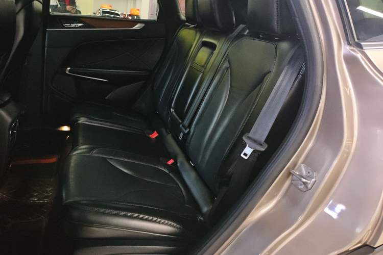 Used Lincoln MKC 2019 2.0T Two-Wheel Drive Zunya Version China VI Standard Interior 4
