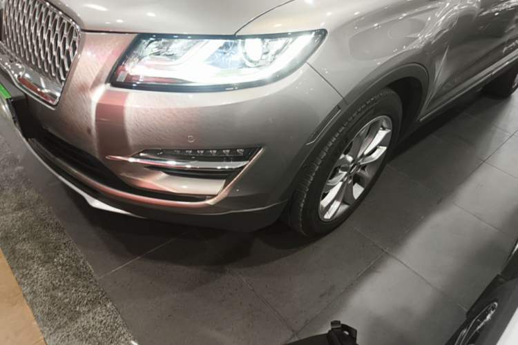 Used Lincoln MKC 2019 2.0T Two-Wheel-Drive Zunya Version China V Emission Standard Left Front Headlight