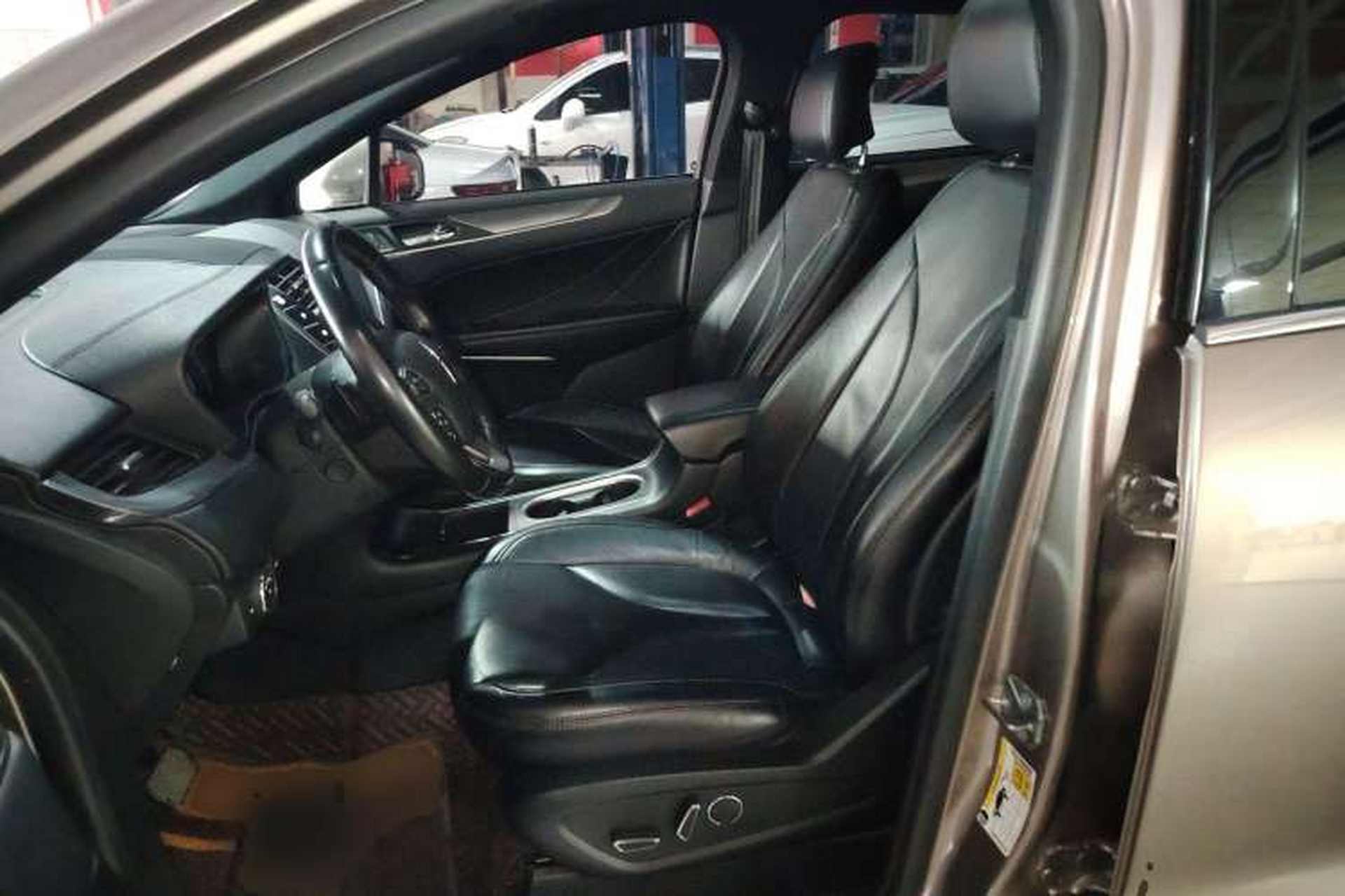 Used Lincoln MKC 2019 2.0T Two-Wheel Drive Luxury Edition China VI Standard Left Front Seat