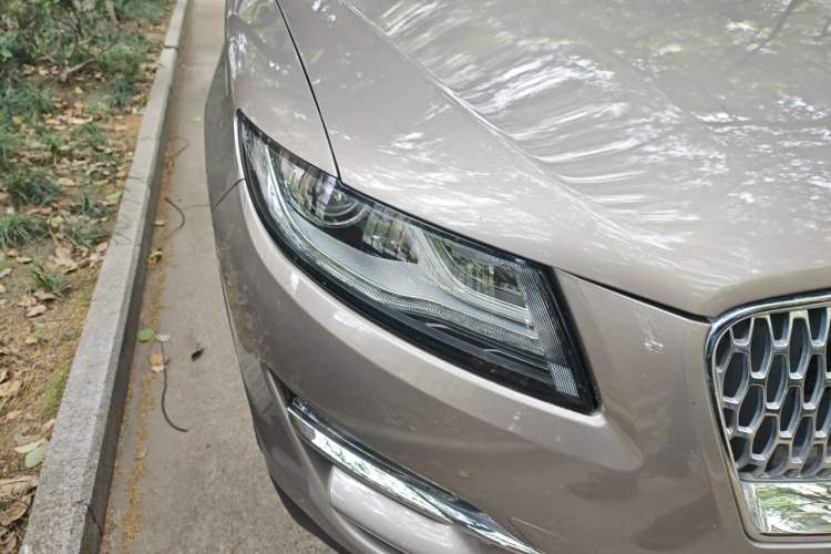 Used Lincoln MKC 2019 2.0T Two-Wheel Drive Luxury Edition China V Standard Right Front Headlight