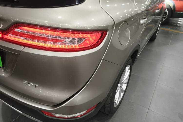 Used Lincoln MKC 2019 2.0T Two-Wheel-Drive Zunya Version China V Emission Standard Right Rear Taillight