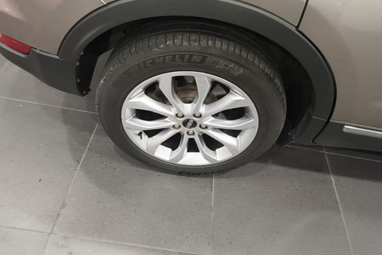 Used Lincoln MKC 2019 2.0T Two-Wheel-Drive Zunya Version China V Emission Standard Right Rear Wheel Hub